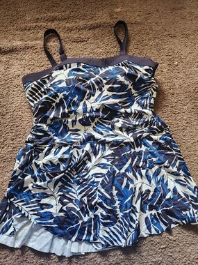 Swimsuits For All Navy and Cream Underwire Swim Top